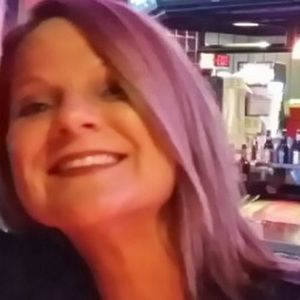 Meet your Posher, Lorie